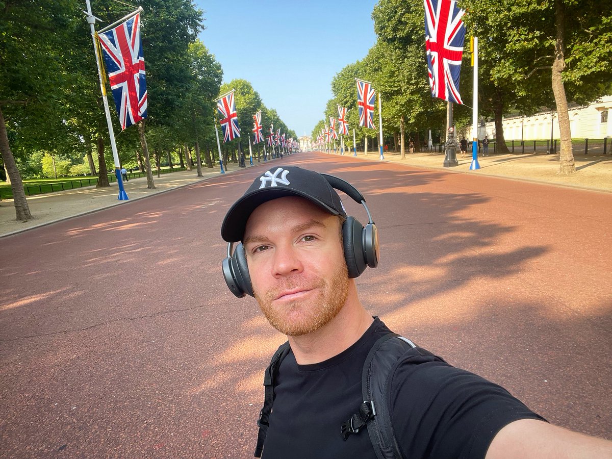 WillGowing's tweet photo. Walking to work through London Town… see you on-air at 2pm, 4pm &amp; 6pm - all on the @qvcuk Style channel 😎 https://t.co/dddbcwKKKg