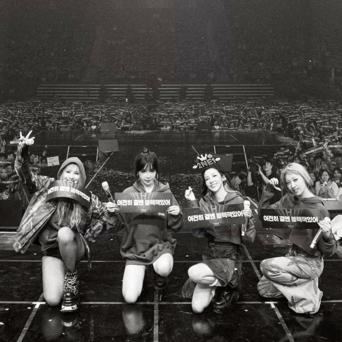 bomsoulmate's tweet photo. does it ever drive you crazy just how fast the night changes? 🥹 https://t.co/3oth9Hgzi7