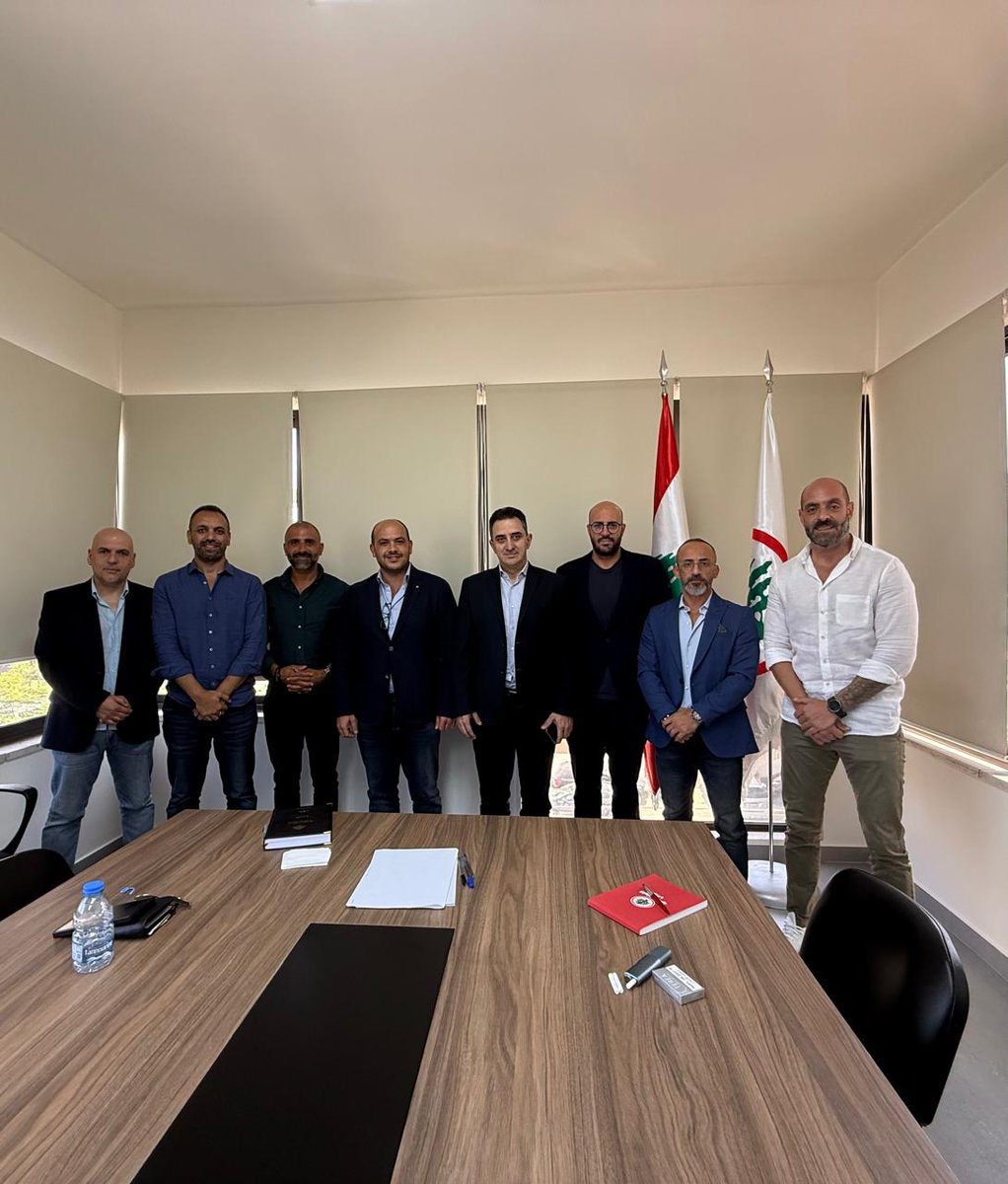 LF_Syndicates's tweet photo. عقد اجتماع بين أعضاء نقابة موظفي الخلوي ومصلحة النقابات في "القوّات اللبنانيّة"، بحضور النائبين @said_el_asmar @RaziElHage ورئيس المصلحة @toninoun
خُصّص الاجتماع لبحث دور الموظف وتعويضات الضمان
كما أعرب الحاضرون عن تقديرهم للنواب على دعمهم لحقوق الموظفين، مثنين على جهودهم https://t.co/URrvpgFcyU