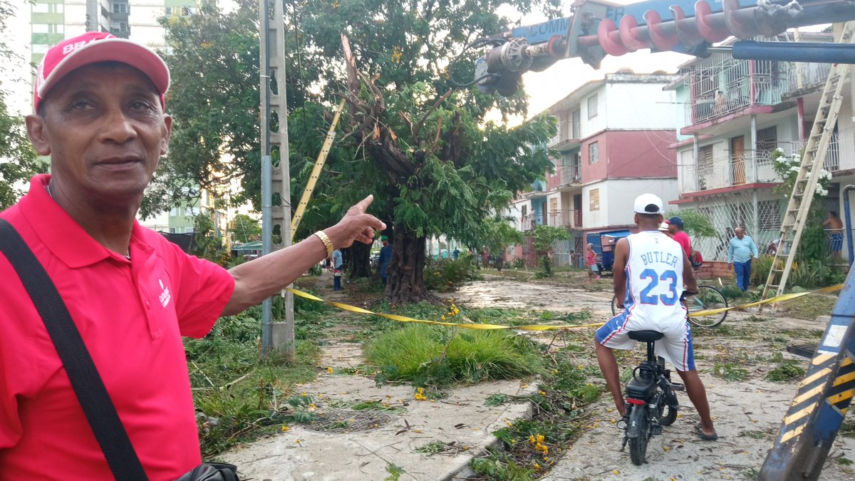desdelaraizcuba's tweet photo. En recuperación #Guantánamo tras las afectaciones de la tormenta tropical severa, la cual provocó derrumbe de árboles, tendido eléctrico y telefónico, afectaciones en cubiertas de viviendas e instituciones del Alto Oriente cubano. #JuntosPodemosMás https://t.co/jbPnxtCjln