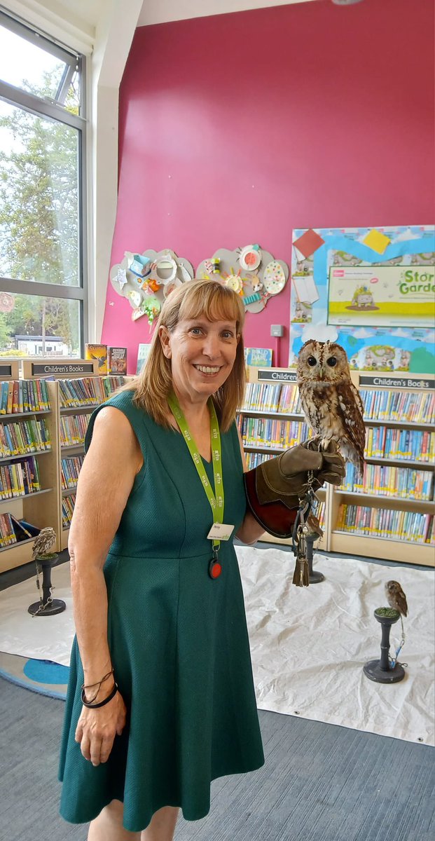 GreenwichLibs's tweet image. Families at #SladeLibrary enjoyed a lovely session with Jambs Owls yesterday, where attendees learnt about owl feeding and sleeping habits, caring for them and how to hold them safely. Thank you for coming! 🦉 #LoveYourLibrary