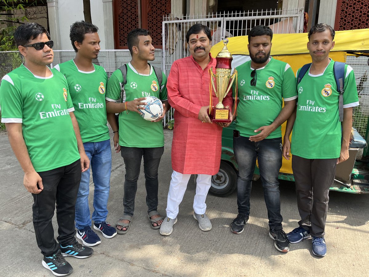 ManishMamaBJP's tweet image. जीत की नई इबारत!🏆

नॉर्थ सेंट्रल मिनी जोनल में एमपी बॉयज़ फुटबॉल टीम ने रचते हुए, स्वर्णिम सफलता हासिल की है।

कप्तान फर्दीन खान की अगुवाई में हमारी टीम ने पहली बार मिली ये ऐतिहासिक जीत कर पूरे प्रदेश को गौरवान्वित किया है।

शुभकामनाएं

#FootballFever #NorthCentralMiniZonal