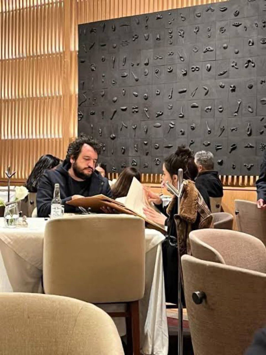Simón Levy (@simonlevymx) on Twitter photo Andrés Manuel López Beltrán <a href="/amlopezbeltran/">Andres Manuel Lopez Beltran</a> te reto públicamente a responder:
1.Dijiste haber informado a la “presidenta” <a href="/LuisaAlcalde/">Luisa Alcalde</a> Luisa María Alcalde, pero ella, en entrevista con <a href="/CiroGomezL/">Ciro Gómez Leyva</a> Ciro Gómez Leyva, dijo DESCONOCER tu paradero y hasta mencionó que te acompañaría Andrés Manuel López Beltrán <a href="/amlopezbeltran/">Andres Manuel Lopez Beltran</a> te reto públicamente a responder:
1.Dijiste haber informado a la “presidenta” <a href="/LuisaAlcalde/">Luisa Alcalde</a> Luisa María Alcalde, pero ella, en entrevista con <a href="/CiroGomezL/">Ciro Gómez Leyva</a> Ciro Gómez Leyva, dijo DESCONOCER tu paradero y hasta mencionó que te acompañaría