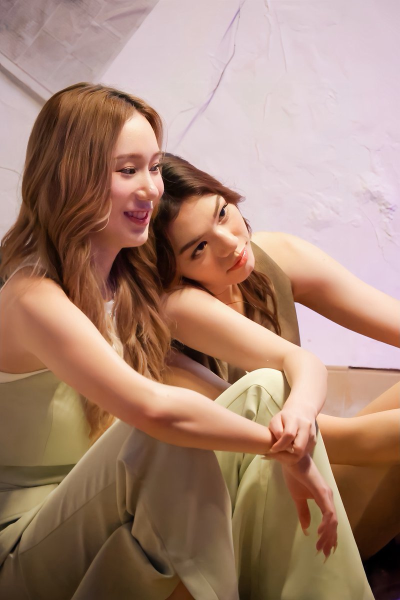 คุณตำรวจกับคุณบอดี้การ์ดหายไปไหน!! ปล่อยให้สองสาวเค้าดูแลกันเองแบบนี้ได้ไงคะ😤💥

<a href="/Naphassana_K/">Punchsmoothie</a> <a href="/nunthaphuck/">hellokitty_.kt</a> 

MISSION: LOVE OR LIES SHOOTING
#VibeBerryStudio
#MissionLoveorLies #ภารกิจลวงรัก