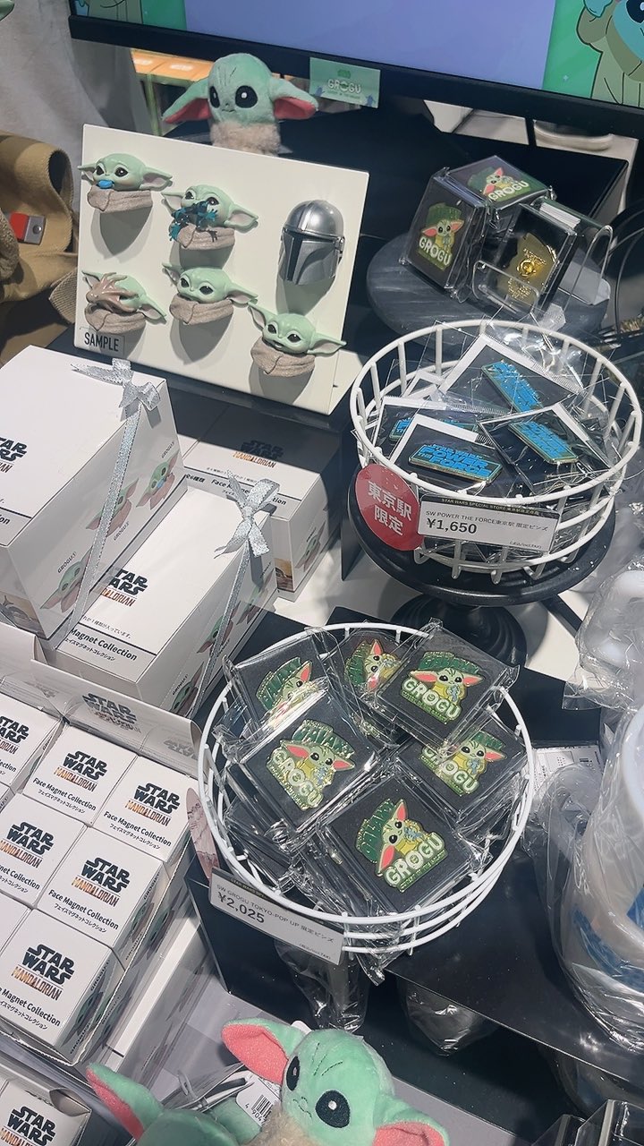 スターウォーズ　バッジ 純金の輝きを再現！ 圧倒的な高級感を持つ特別仕様のバッジが