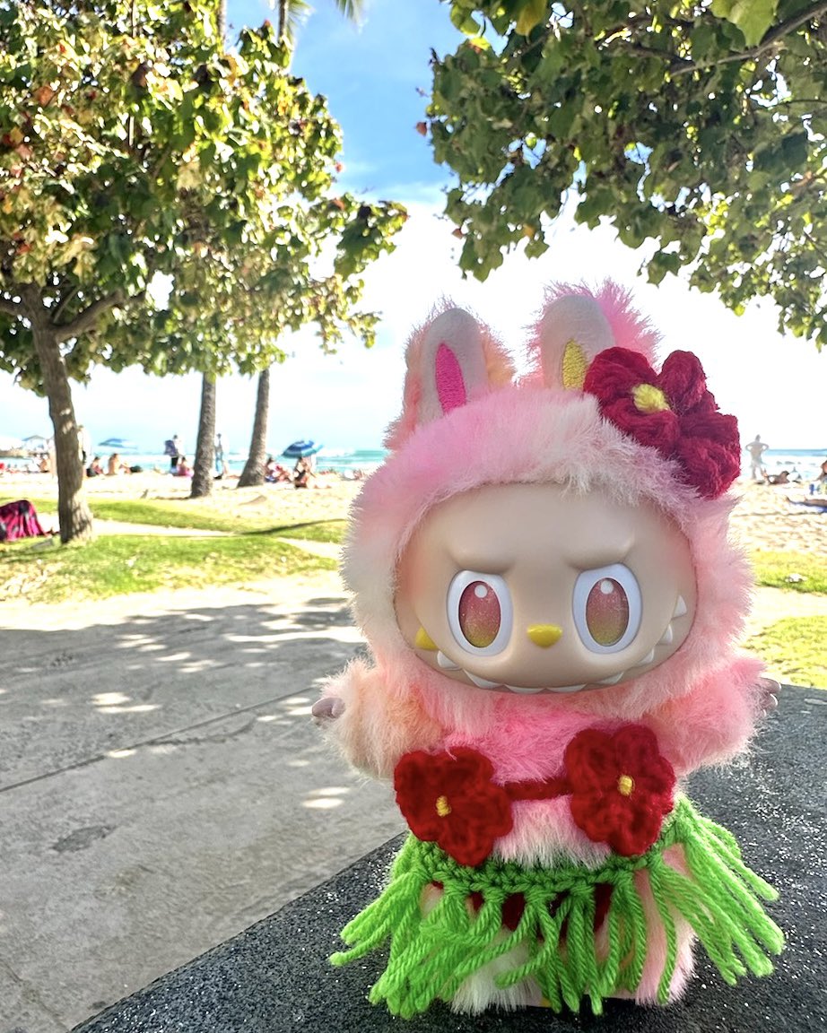 アロハ～🤙🍍🌺🌴🏄🏏
お出かけだぁい好き🫶🫶

商品はこちらから▶︎pofluff.base.shop/items/114736971

#labubu #popmart大好き #POPMART #ぬい服
