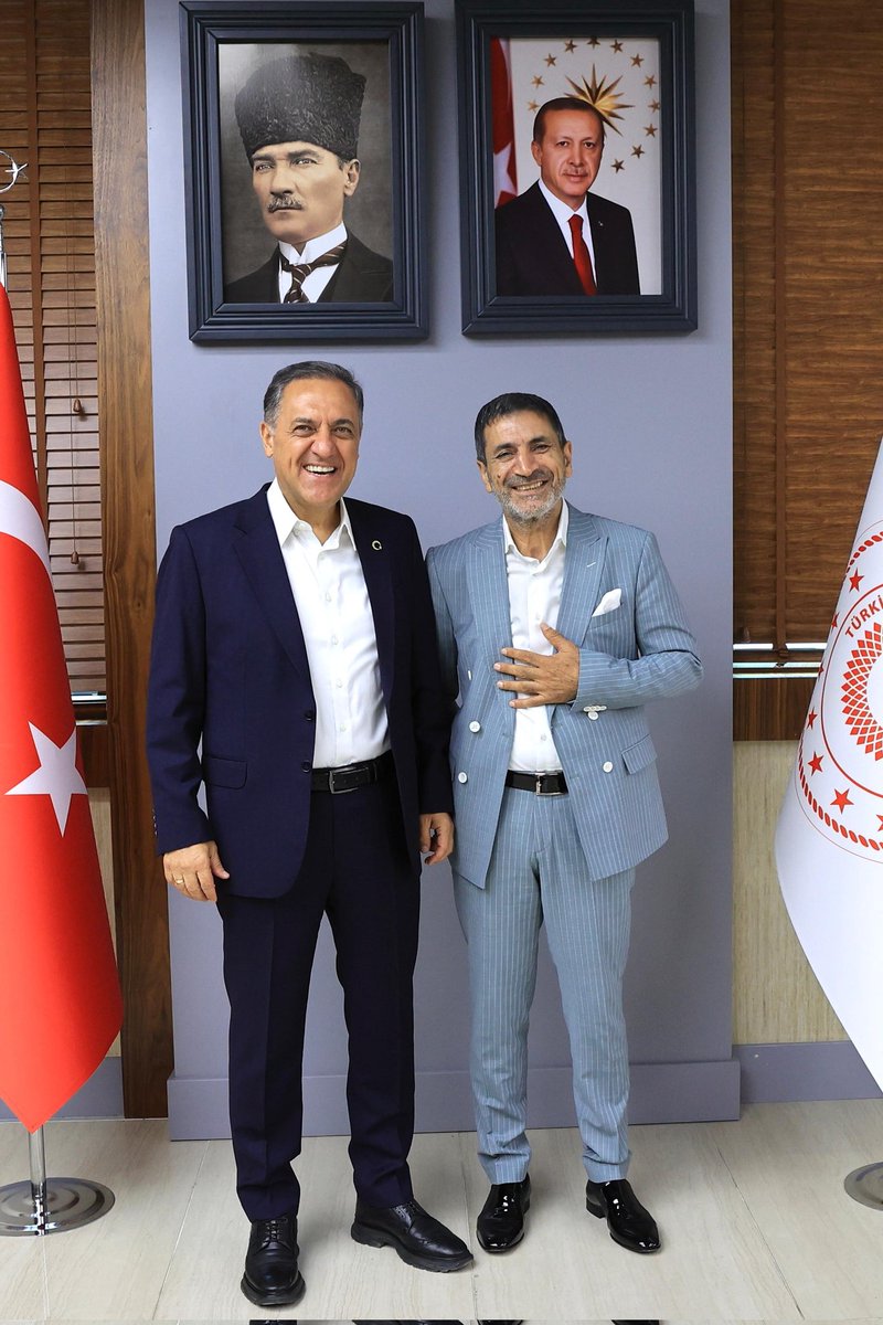 Dr. Ahmet Hamdi USTA (@ahusta07) on Twitter photo 15 yıl sonra TRT’de tekrar Zazaca program.
Bingöllü mahalli sanatçımız Avni Polat’ın hazırlayıp sunacağı Zazaca Türküler programı, 2025 yılı son çeyreğinde haftada bir gün TRT Kürdi kanalında yayınlanacak.
Bu güzel haberi gelip benimle paylaşan mahalli sanatçımız Avni Polat 15 yıl sonra TRT’de tekrar Zazaca program.
Bingöllü mahalli sanatçımız Avni Polat’ın hazırlayıp sunacağı Zazaca Türküler programı, 2025 yılı son çeyreğinde haftada bir gün TRT Kürdi kanalında yayınlanacak.
Bu güzel haberi gelip benimle paylaşan mahalli sanatçımız Avni Polat