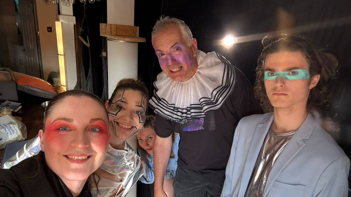 Ребят, кто на следующей неделе будет в Эдинбурге, приходите на наш спектакль! edfringe.com/tickets/whats-…