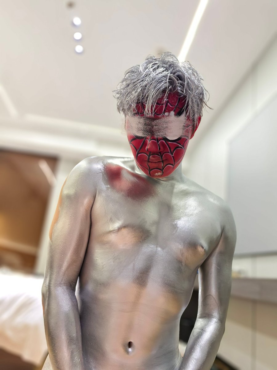 🕷唯有脱去战衣后
才能露出皮下真实的颜色
🔴：<a href="/cinnamonboynan/">Nannnnnnn楠</a>
⚫️：<a href="/EvanLee822/">Lee</a>
🎨：<a href="/EvanLee822/">Lee</a>