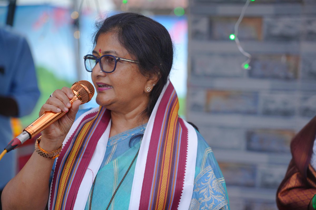 ShashikalaJolle's tweet image. ನಿಪ್ಪಾಣಿ ಮತಕ್ಷೇತ್ರದ ದಿಲಾಲಪೂರವಾಡಿ ಗ್ರಾಮದಲ್ಲಿ ಶಾಸಕರಾದ ನಿಧಿಯಿಂದ 5 ಲಕ್ಷ ರೂಪಾಯಿ ಮೊತ್ತದಲ್ಲಿ ಶ್ರೀ ಶ್ರೀಕೃಷ್ಣ ಮಂದಿರದ ನೂತನ ಕಟ್ಟಡದ ವಾಸ್ತುಶಾಂತಿ ಹಾಗೂ ಮೂರ್ತಿಪ್ರಾಣ ಪ್ರತಿಷ್ಠಾಪನೆ,ಕಳಸಾರೋಹಣ ಕಾರ್ಯಕ್ರಮದಲ್ಲಿ ಭಾಗವಹಿಸಿಶ್ರೀಕೃಷ್ಣನ ಮೂರ್ತಿಗೆ ಅಭಿಷೇಕ ಮಾಡಿ ದರ್ಶನ ಪಡೆದು,ಸತ್ಕಾರ ಸ್ವೀಕರಿಸಿ, ಮಾತನಾಡಲಾಯಿತು.
#nipani