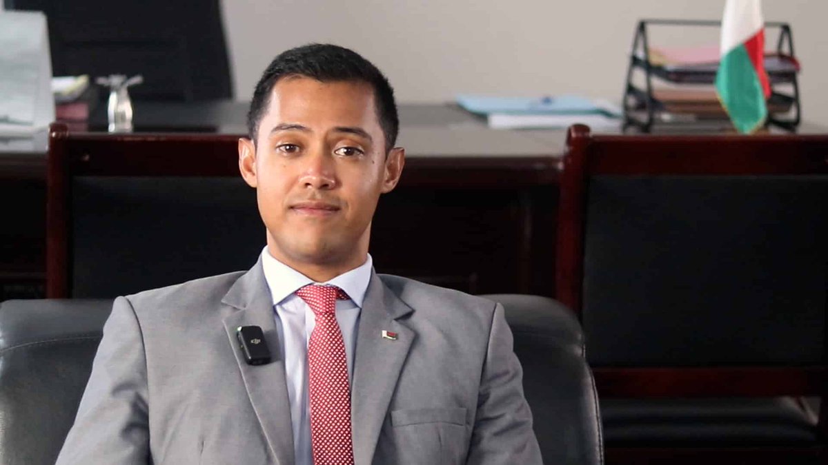 yaldafrica's tweet photo. #YALDASpotlight✨
🌿 Meet Max Fontaine, Madagascar’s youngest-ever Minister of Environment 🇲🇬
Formerly founder of Bôndy, he led the planting of millions of trees and spearheaded mangrove restoration initiatives across rural communities. 🌱🌊

Now in government and representing Madagascar at COP29, Max is proving that youth leadership and climate action go hand in hand. 💪🏽🌍

For More:https://t.co/9oxv1pEQ2M

✨ Do you think more young people should take the lead in government and environmental decision-making?🤔

#ChangeMakers
#RoleModels
#YALDASpotlight