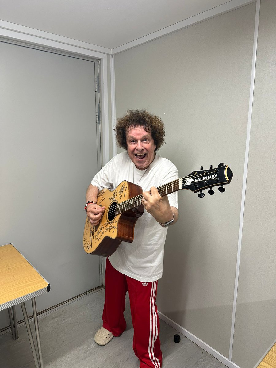 You can win this fabulous guitar signed by <a href="/lspraggan/">Lucy Spraggan</a> <a href="/gladtobegay/">Tom Robinson</a> <a href="/Fishy_Friends/">Fisherman's Friends</a> <a href="/LeoSayerReal/">Leo Sayer</a> <a href="/Oysterband1/">Oysterband</a> <a href="/lindisfarneband/">Lindisfarne the band</a> <a href="/judietzuke/">judie tzuke ☮️</a> and many more. Tickets cost just £2 with proceeds helping children's music therapy charity George's Rockstars wickhamfestival.co.uk/20477-2/