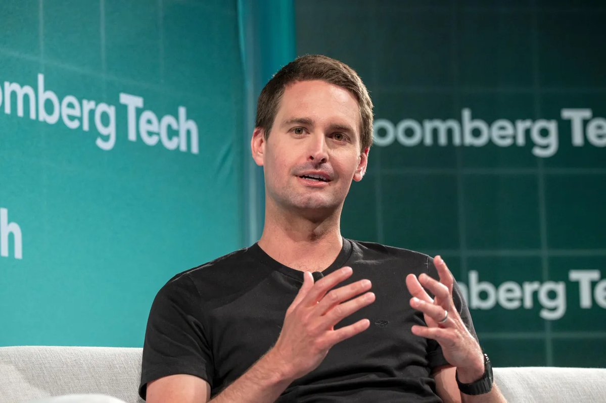 Photo by Mushfiq Sajib This CEO turned down $1.5 BILLION from Mark Zuckerberg.
Everyone called him insane.
Zuckerberg was furious - and tried to destroy his company.
Today? It’s worth $45B.
Here’s how ONE rejection changed tech history forever: ⤵️ https://t.co/IsQ7R32HXu