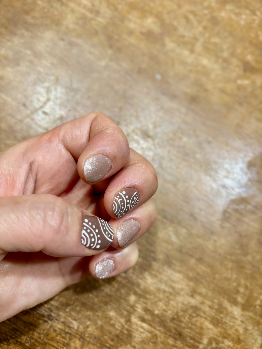 今週末のライブに備えて、波紋のイメージのネイルしてもらってきた
#北山宏光
#HiromitsuKitayama 
#波紋　#波紋ネイル
#北山宏光LIVE2025
#北山宏光_波紋