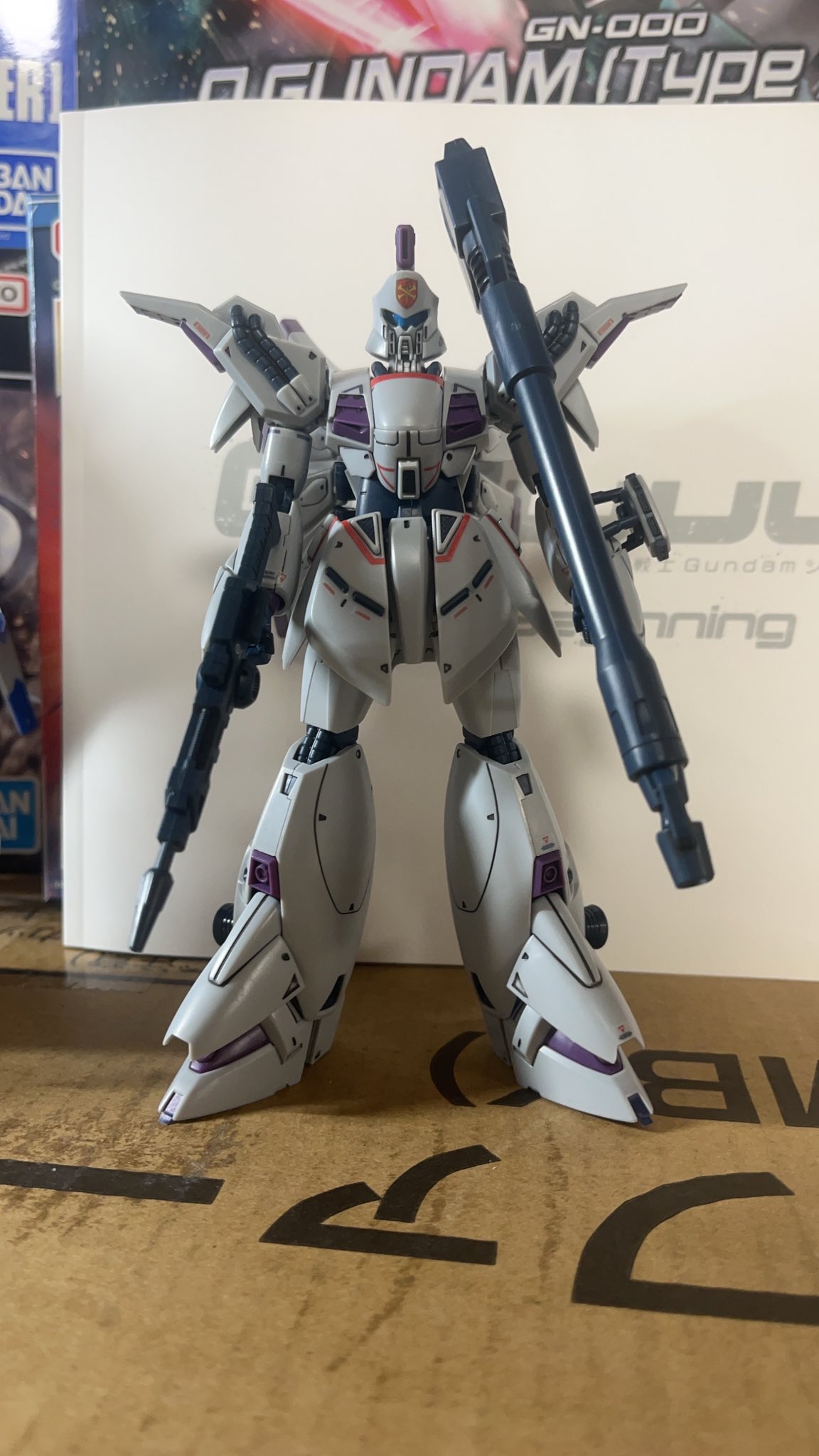 RE ビギナ・ギナ　ガンプラ　完成品　塗装済み 煌めくビギナ・ギナ出撃！ガンプラ「RE/100 ビギナ・ギナ
