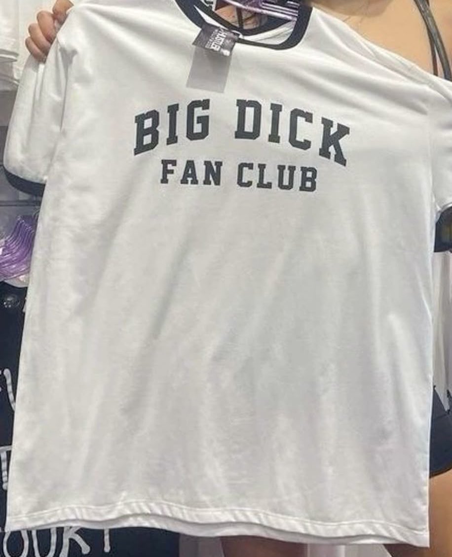 melodramaupas's tweet image. #SOCMED #SIMUEL #EXESTOLOVERS 

Simone colleziona magliette un po’ particolari e quando la sua relazione con Manuel giunge al termine, inizia ad attirare l’attenzione del suo ex proprio tramite quelle scritte provocatorie.