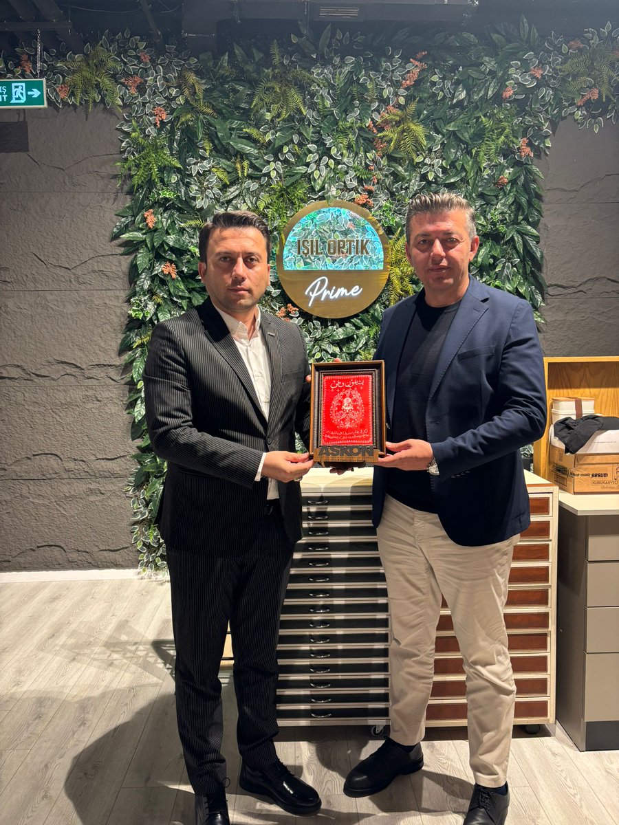 Şube Başkanımız Uğur Küçük, ASKON Genel Başkan Yardımcısı ve Teşkilatlanma Başkanımız Volkan Kahraman’ın yeni açtığı işletmeye hayırlı olsun ziyaretinde bulundu.

Başkanımıza, yeni iş yerinin hayırlı olmasını diler; bol kazanç ve başarılar temenni ederiz.