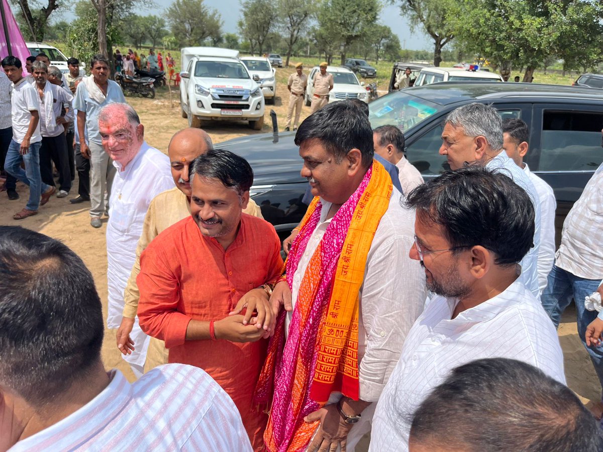 Rajesh Gurjar (@rajeshgurjar89) on Twitter photo आदरणीय <a href="/Sanjay4India1/">Sanjay Sharma</a> जी ( वन एवं पर्यावरण मंत्री राजस्थान सरकार ) के नीमकाथाना आगमन पर स्वागत किया... आदरणीय <a href="/Sanjay4India1/">Sanjay Sharma</a> जी ( वन एवं पर्यावरण मंत्री राजस्थान सरकार ) के नीमकाथाना आगमन पर स्वागत किया...