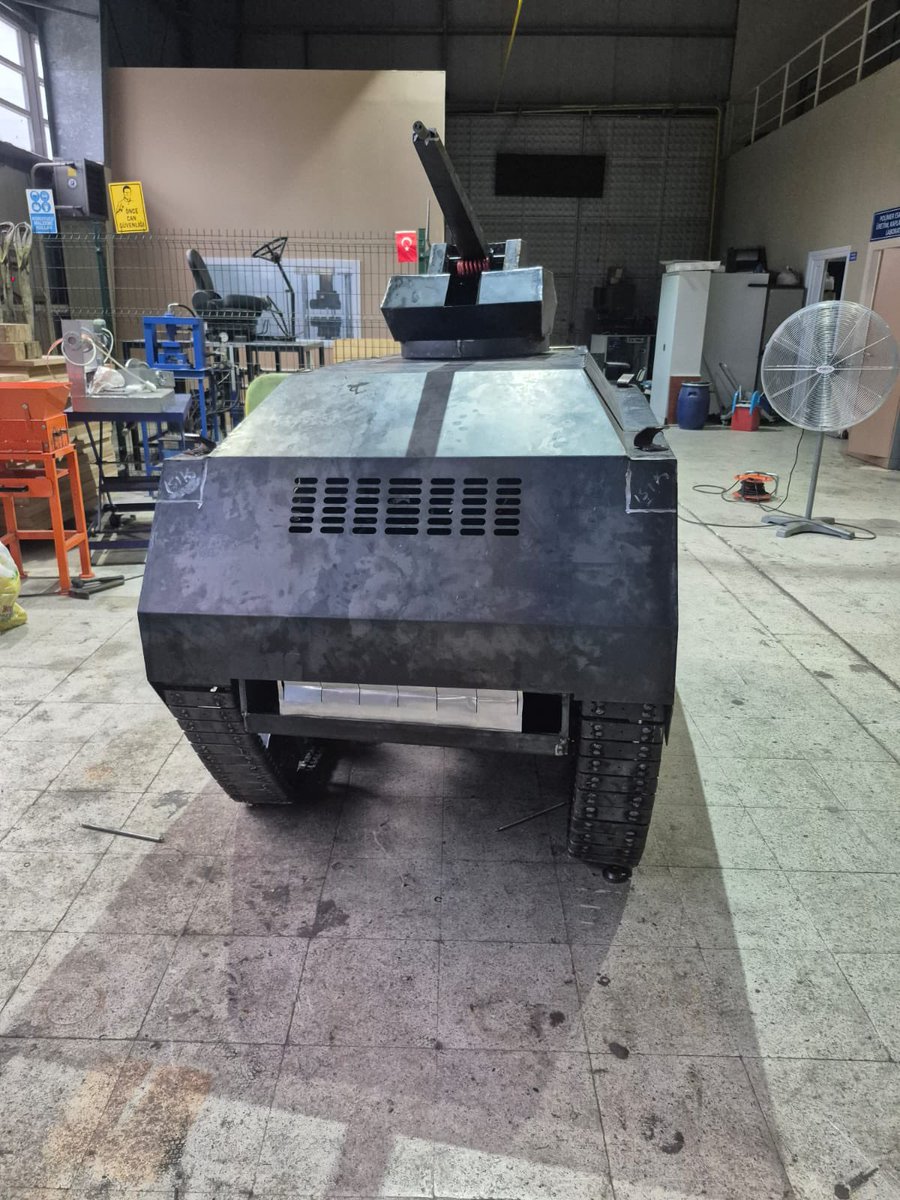 Ülkü Ocakları Altay Teknoloji Kulübü,
"Hedefini Kendi Bulan Yapay Zekâ Destekli İnsansız Ön Muharebe Tankı" üretti!