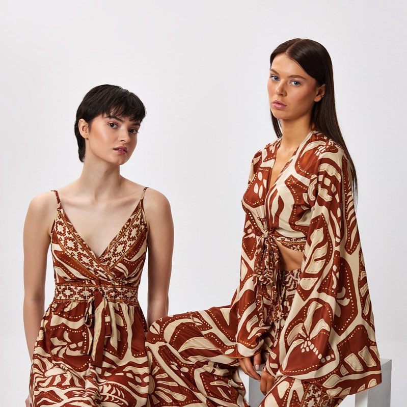 Her anına eşlik edicek kombinleri keşfetmek için mağazalar ve batik.com.tr adresine davetlisin.

#Batik #BatikKadını #SıcakYaz #SS25