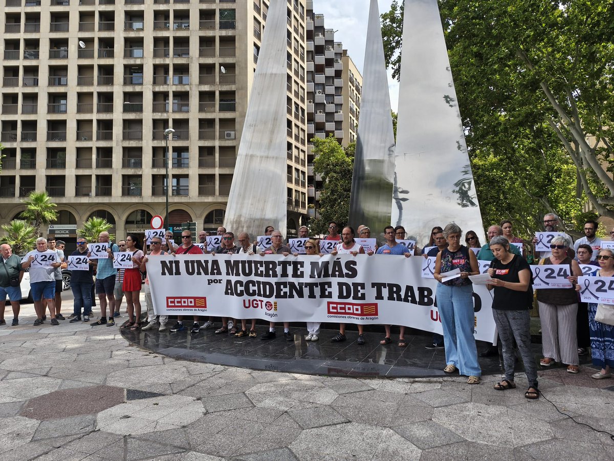 💔Nadie debería morir en el trabajo  

⚫Nos concentrábamos por una semana negra, y en mismo día sabíamos de otra víctima mortal más por accidente laboral. La quinta en siete días.

📷Ya son 24 personas en 2025, una tercera parte del sector de la construcción  

#NiUnaMuerteMas