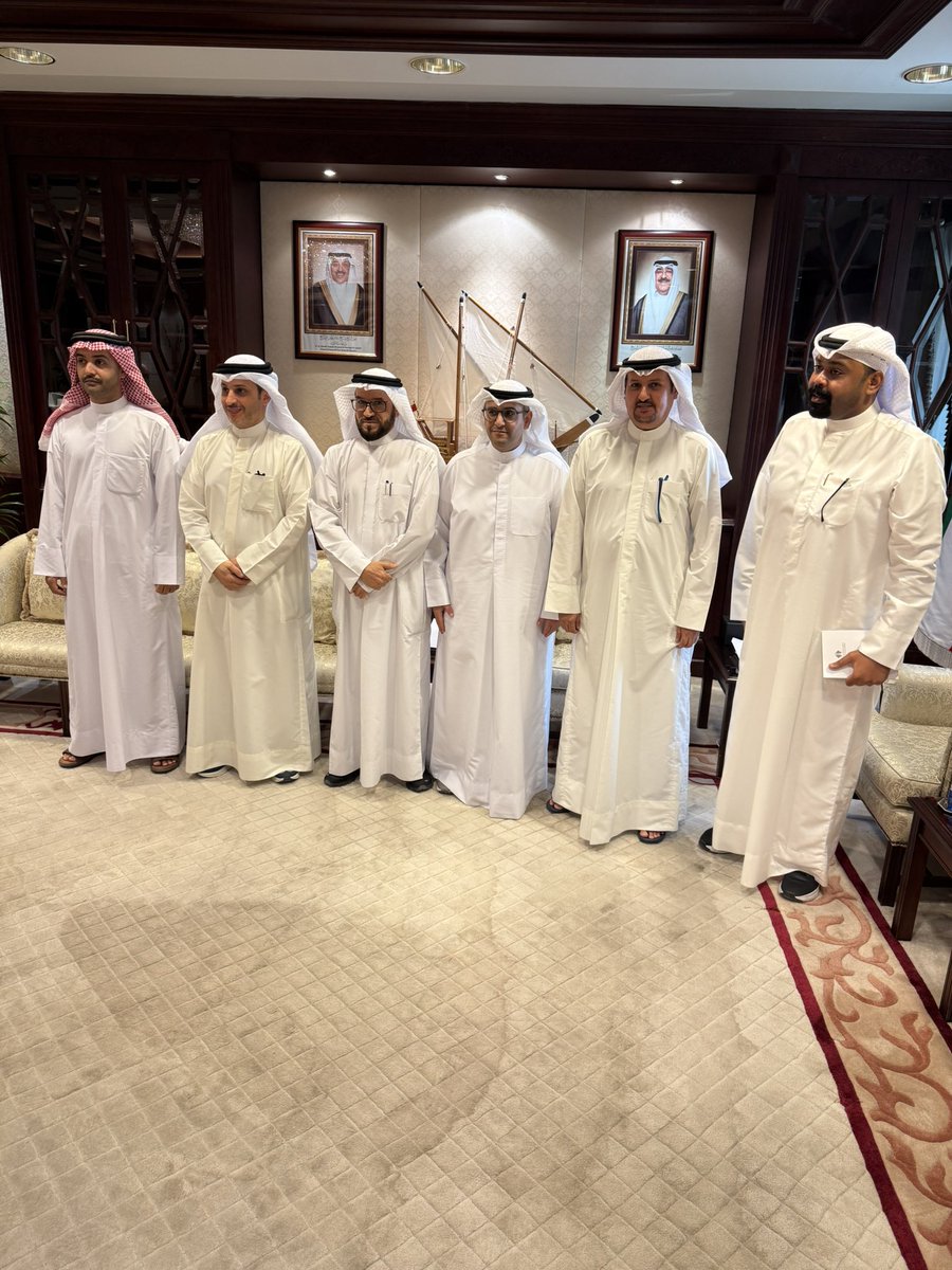 اليوم تم تلبية الدعوة الكريمة من قبل 
المؤسسة العامة للرعاية السكنية ممثلة في الوزير م. عبداللطيف المشاري و مدير عام المؤسسة م. راشد العنزي .
بتنسيق من قبل <a href="/Sarmad/">سرمد | Sarmad</a> 
وبحضور الزملاء الكرام
<a href="/alabdeli_79/">فيصل العبدلي</a> 
<a href="/MohammadNesafi/">محمد عايد النصافي</a>
  <a href="/Ali_a_als/">علي عبدالله  🇰🇼</a>  

كان اللقاء ايجابي وبناء 
و استمع معالي الوزير