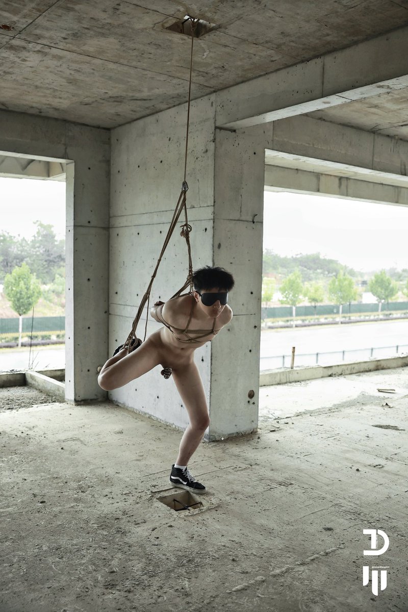 飞天，废墟版

🪢：<a href="/xingguangsheng1/">星光</a> 
📷：<a href="/GavinWang524/">🌈 忘川</a>