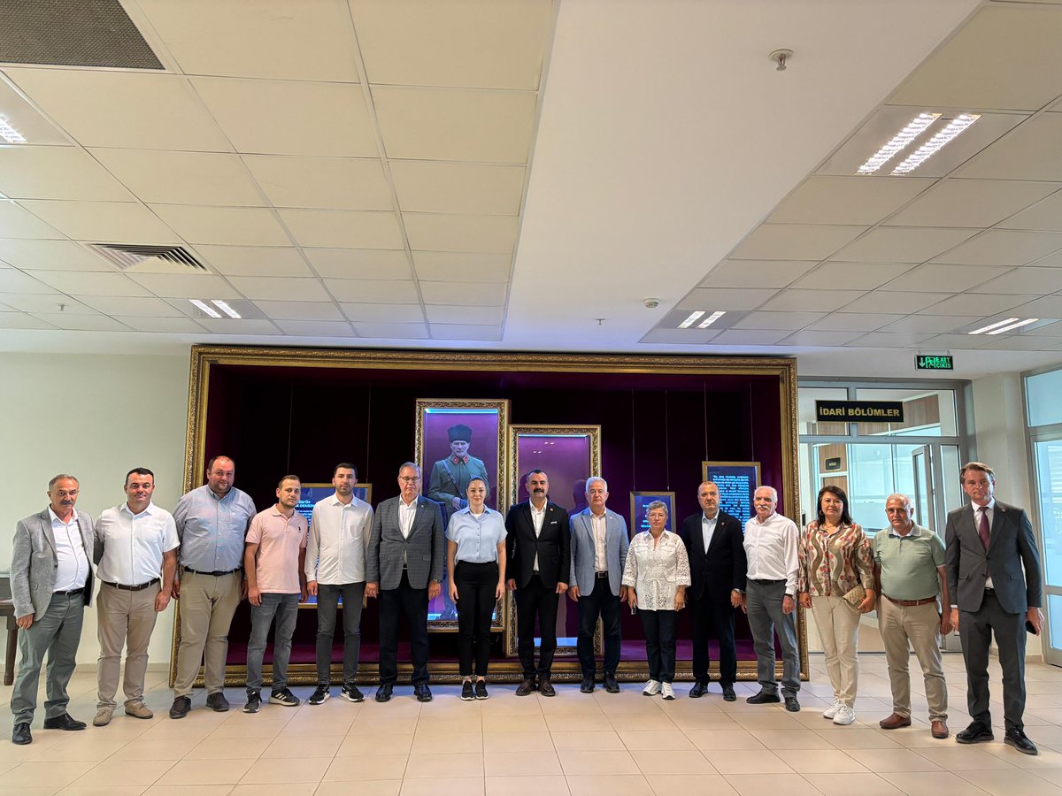 Milletvekili heyetimiz ve ilçe örgütümüzle birlikte Uzunköprü Belediye Başkanlığımızı ziyaret ettik.                                              Belediye Başkanımız Ediz Martin’e nazik misafirperverliği için teşekkür ederiz.