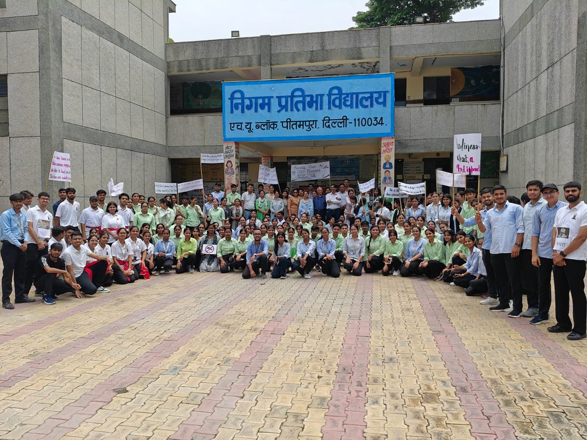 A community powered day! DIET Pitampura, with RWA Head Mr. N.K. Kaushik, led an awareness rally for cleanliness. Nukkad nataks lit up DDE Office, Community Park &amp; MCP School—one message: cleanliness begins with us! 🌱 #swacchbharat  #CleanIndiaMovement #swach