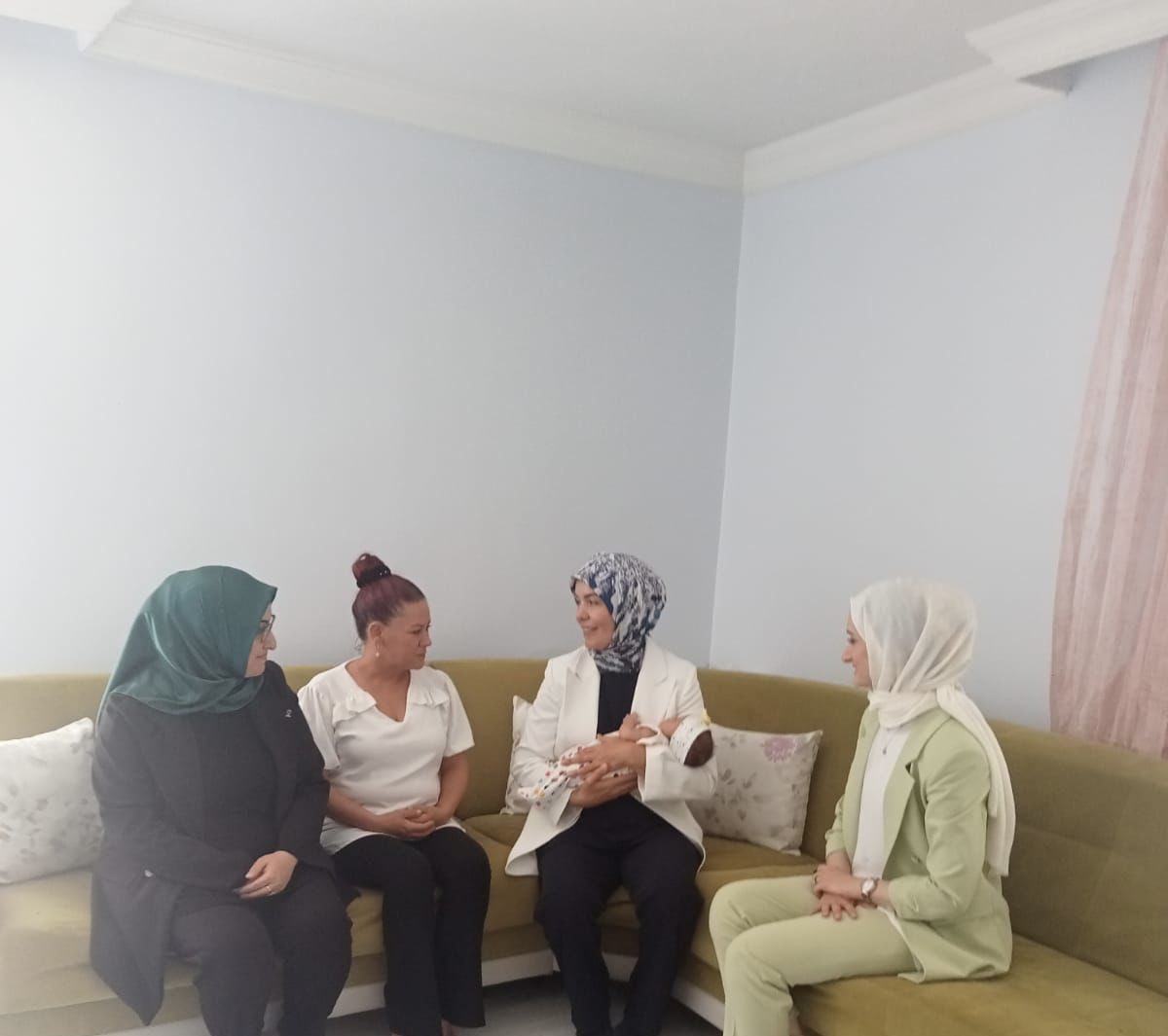 AK Kadın Keçiören (@akkadinkeciorn) on Twitter photo İl Başkanımız Sn. Aysel Koçak Akgül, İl Sağlık Politikaları Başkanımız Sn. Bahar Kayalı, Başkanımız Sn. Av. Merve Biberoğlu Erdoğan, başkan yardımcımız Sn. Pınar Coşar bebek görme ziyaretinde bulundu.
📍Basınevleri Mahallesi
<a href="/RTErdogan/">Recep Tayyip Erdoğan</a>
<a href="/tugbaisikercan/">Tuğba IŞIK ERCAN</a>
<a href="/mervebiberoglu/">Av. Arb. Merve Biberoğlu Erdoğan</a> İl Başkanımız Sn. Aysel Koçak Akgül, İl Sağlık Politikaları Başkanımız Sn. Bahar Kayalı, Başkanımız Sn. Av. Merve Biberoğlu Erdoğan, başkan yardımcımız Sn. Pınar Coşar bebek görme ziyaretinde bulundu.
📍Basınevleri Mahallesi
<a href="/RTErdogan/">Recep Tayyip Erdoğan</a>
<a href="/tugbaisikercan/">Tuğba IŞIK ERCAN</a>
<a href="/mervebiberoglu/">Av. Arb. Merve Biberoğlu Erdoğan</a>
