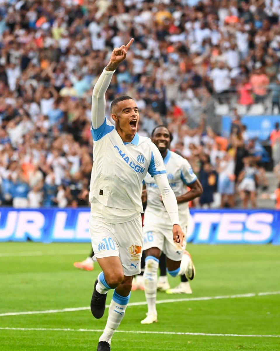 ActuOlympien (@actuolympien) on Twitter photo 🚨L’OM balaie fermement les rumeurs concernant l'intérêt de clubs saoudiens pour Mason Greenwood.
Le joueur est déclaré INTRANSFÉRABLE et placé au centre du projet au même titre que Leo Balerdi.
#TeamOM #MercatOM | 📰 : <a href="/laprovence/">La Provence</a> 🚨L’OM balaie fermement les rumeurs concernant l'intérêt de clubs saoudiens pour Mason Greenwood.
Le joueur est déclaré INTRANSFÉRABLE et placé au centre du projet au même titre que Leo Balerdi.
#TeamOM #MercatOM | 📰 : <a href="/laprovence/">La Provence</a>