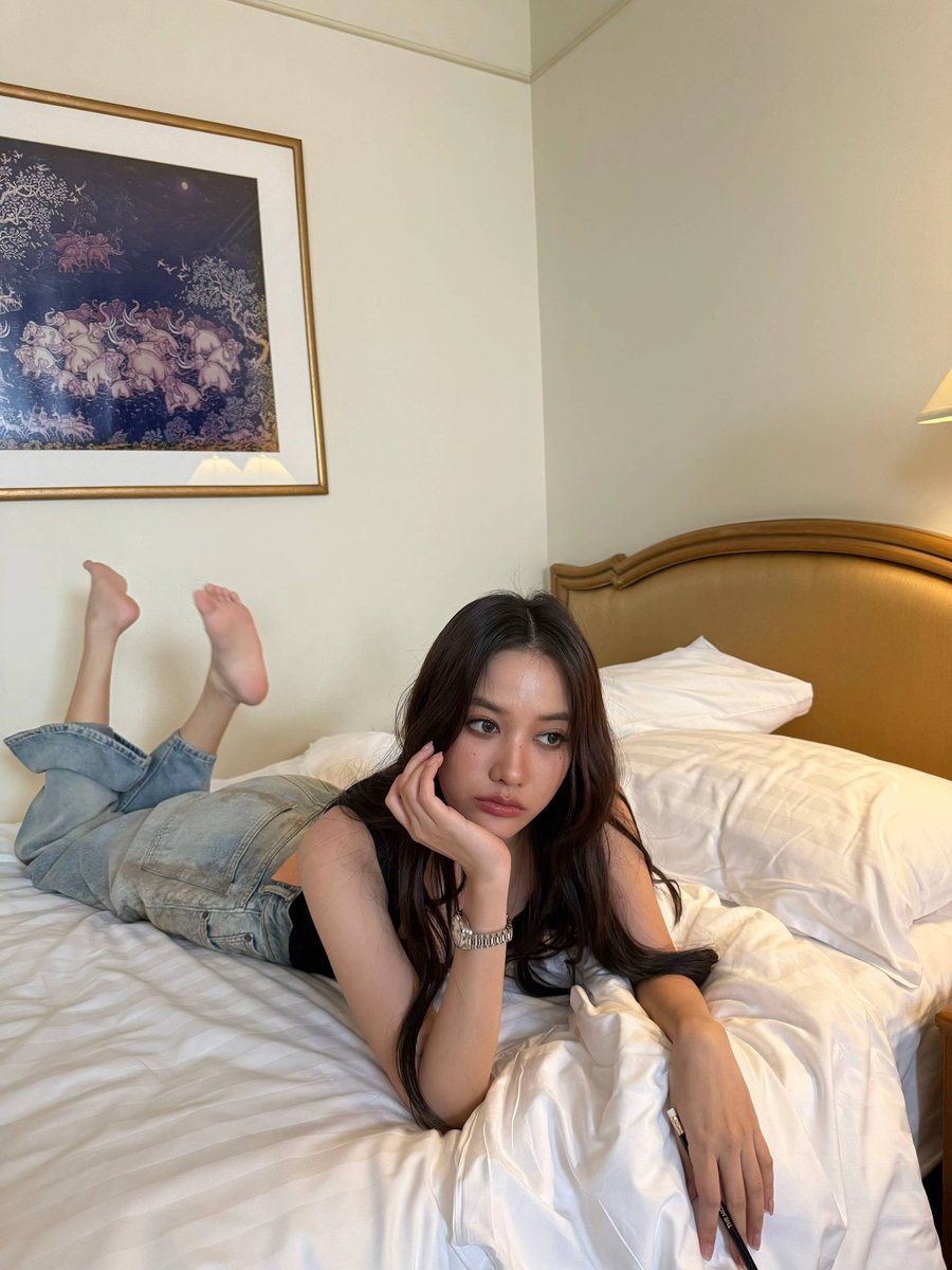 woke up just to post these pics. 🤳