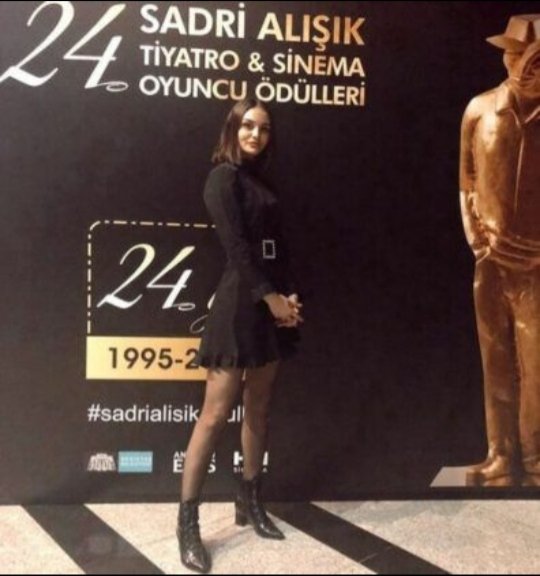 Belgin Şimşeğin kazandığı ödül gecesinden foto🏆
SAKM merkezinde "oyunculuk performansı" ile Belgin Şimşek ödül kazanmıştı
#belginşimşek