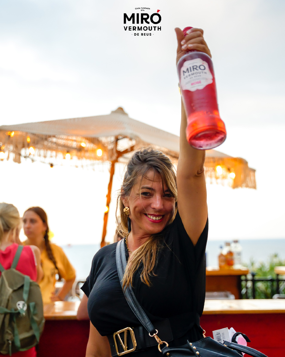 Miró Vermouth (@vermutmiroreus) on Twitter photo ¿Verano sin vermut? Imposible. 🎶
Nos vemos en el Nomad Festival con la copa bien servida y el buen rollo asegurado. 🍹
#MiróVermouth #momentomiró #vermuteando #lahoramiró #lahoradelvermut #vermut #vermouth #MiróZero <a href="/nomadfestival/">Philippe Sensifeel</a>.es ¿Verano sin vermut? Imposible. 🎶
Nos vemos en el Nomad Festival con la copa bien servida y el buen rollo asegurado. 🍹
#MiróVermouth #momentomiró #vermuteando #lahoramiró #lahoradelvermut #vermut #vermouth #MiróZero <a href="/nomadfestival/">Philippe Sensifeel</a>.es