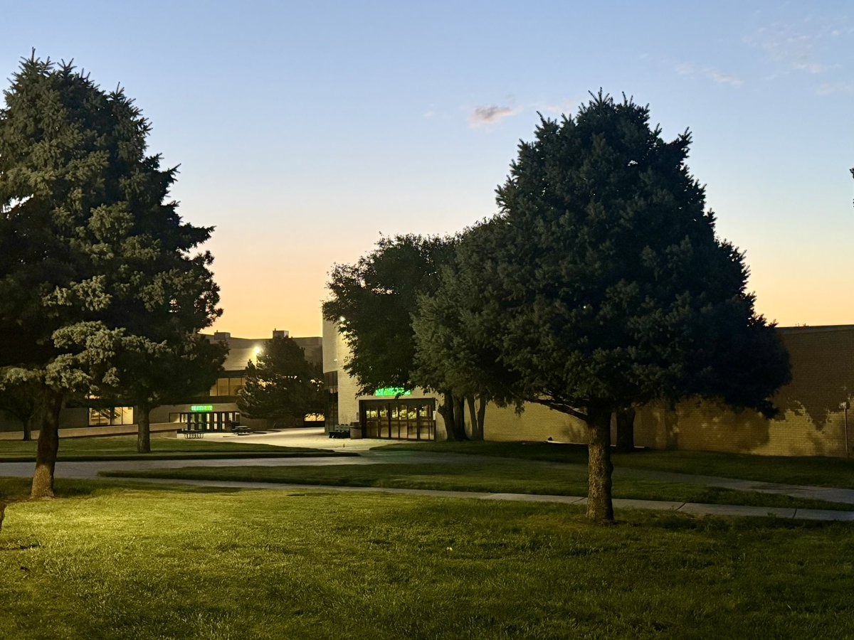Brad Bennett (@prof_brad) on Twitter photo Beautiful morning in SW Kansas!! <a href="/SCCCLiberalKS/">Seward County Community College</a> #GoSaints #GoodToBeGreen Beautiful morning in SW Kansas!! <a href="/SCCCLiberalKS/">Seward County Community College</a> #GoSaints #GoodToBeGreen