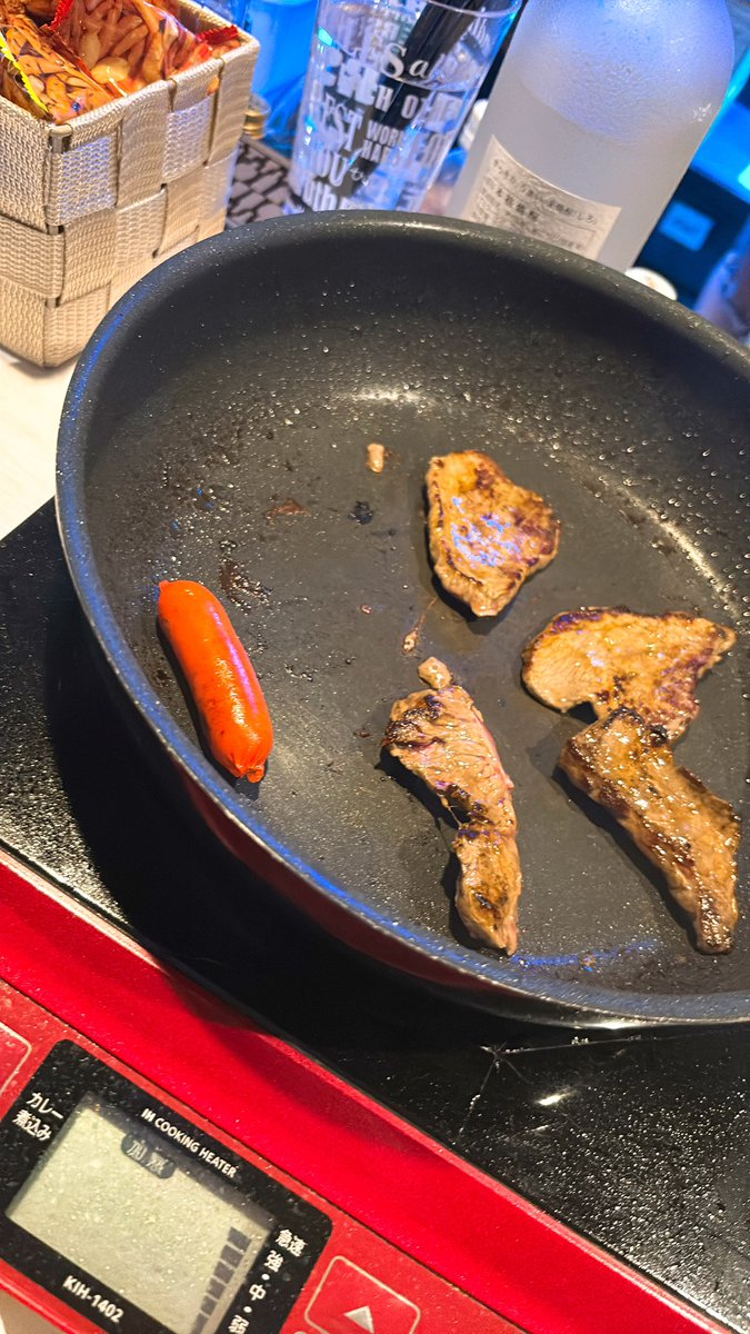 行ったらほんまに焼肉してた
突き出しが生肉🥩