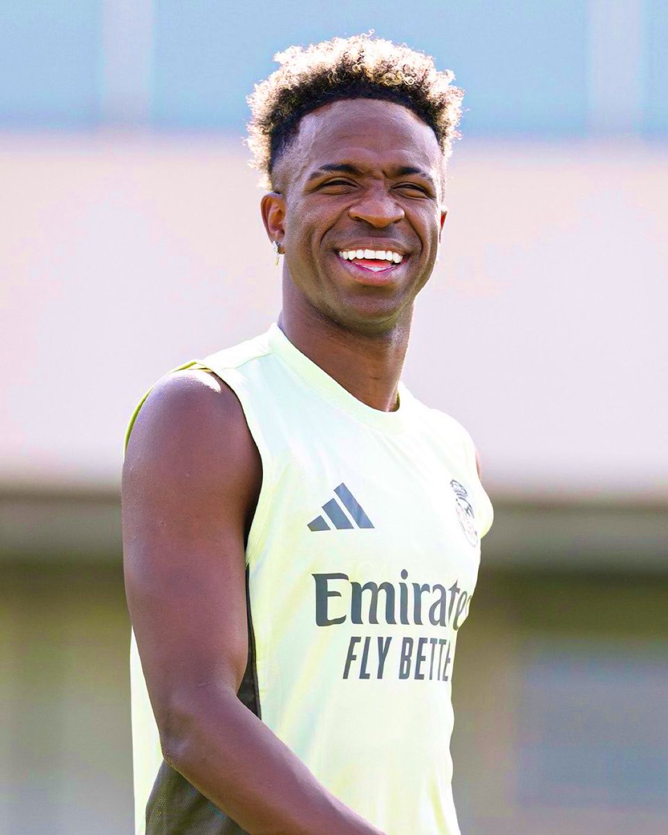 FELICIDAD <a href="/vinijr/">Vini Jr.</a> 💫