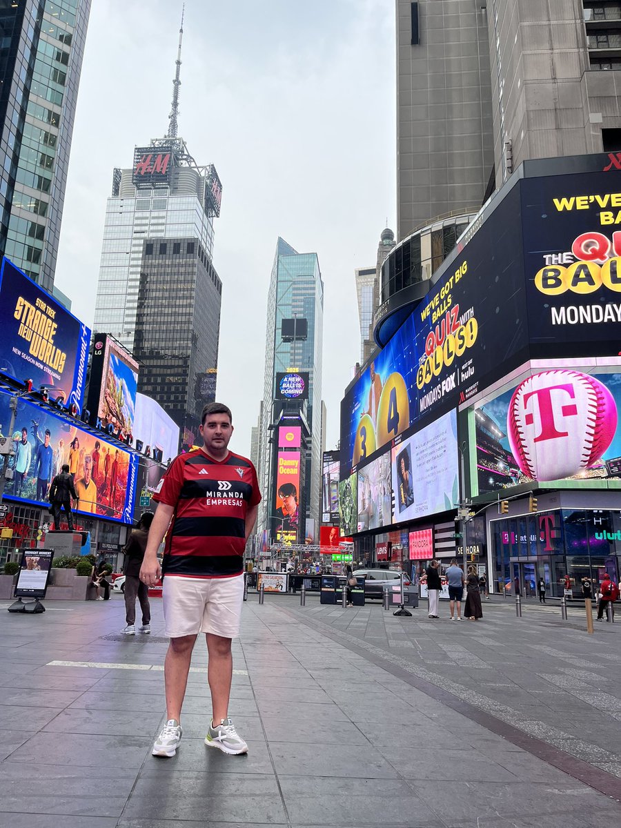 Uno del <a href="/CDMirandes/">Club Deportivo Mirandés</a> en Nueva York