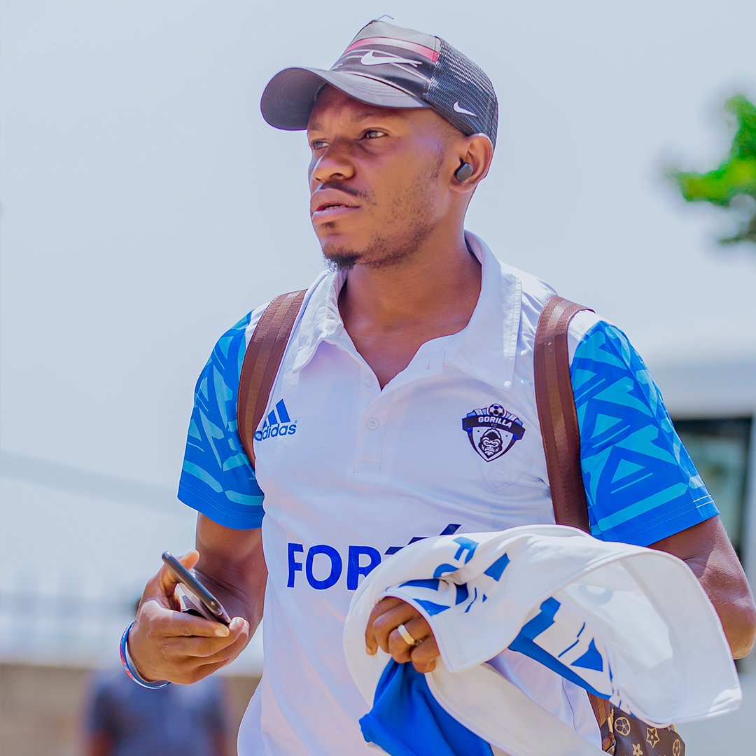 Gorillafc_'s tweet photo. Game faces on! 👀
The squad has arrived at Ngoma Stadium,ready for today's pre-season clash against Rayon Sports.
#GorillaFC #RAYGOR https://t.co/sM8wzR55or