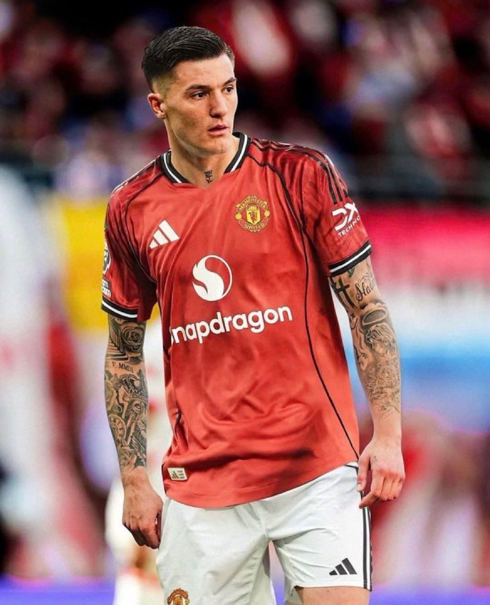 224 Games
100 Goals
26 assists

Still 22yrs old 😁😁😊😊