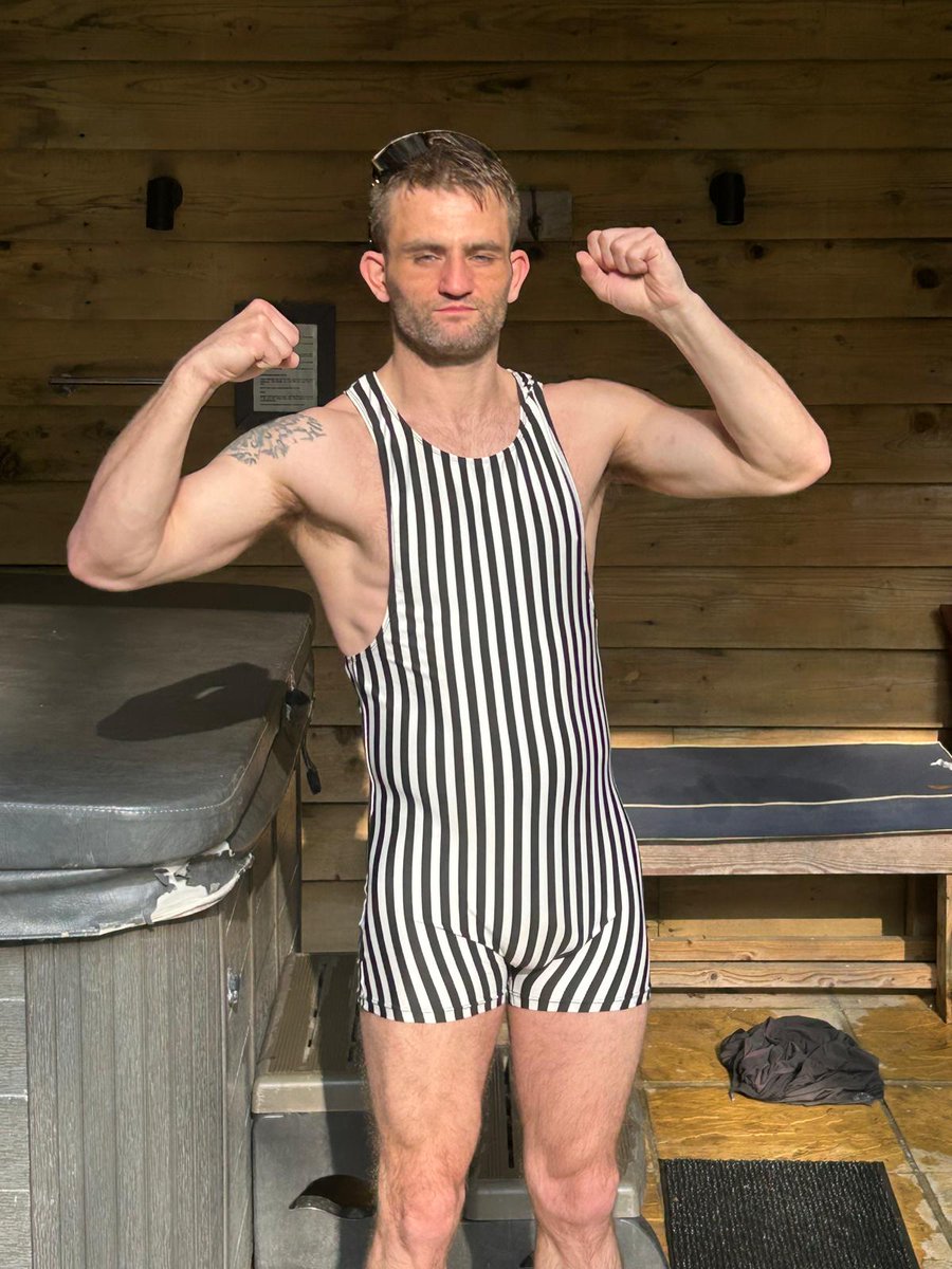 who...
come join me xx
See this and more at:
justfor.fans/Aj_nasty85?Sou… #singlet #hottub #oilrub #muscle #gay #prowrestling