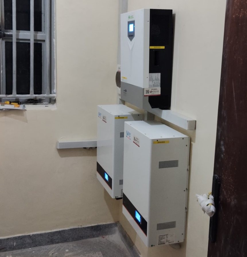 Lithium Solar batteries offer higher efficiency, longer lifespan, faster charging, and deeper discharge, making them perfect for storing clean, reliable solar power. Switch to solar with Green Power International today!