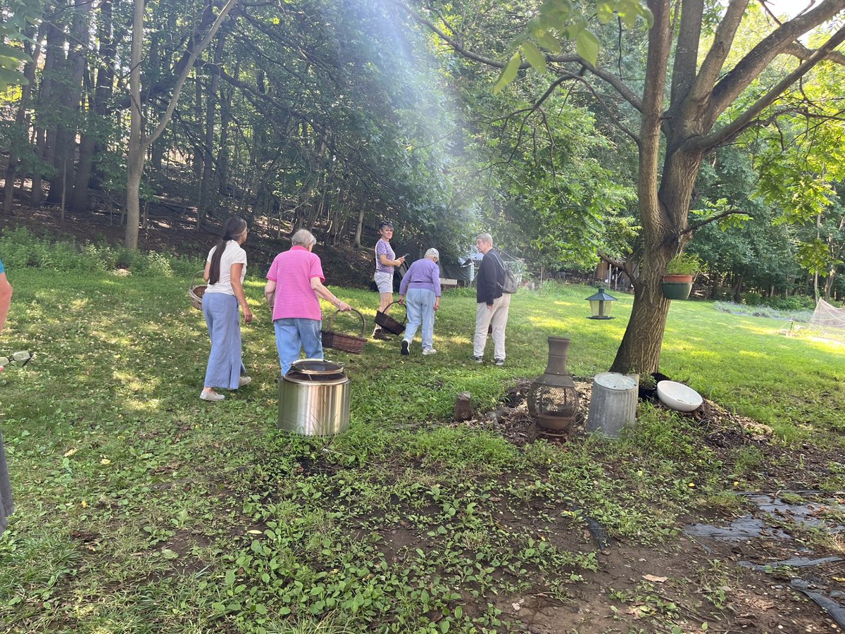Our Parker at Stonegate community took at trip to Pleasant Valley Lavender Farm. They toured the grounds and even created their very own lavender catchets to bring home.