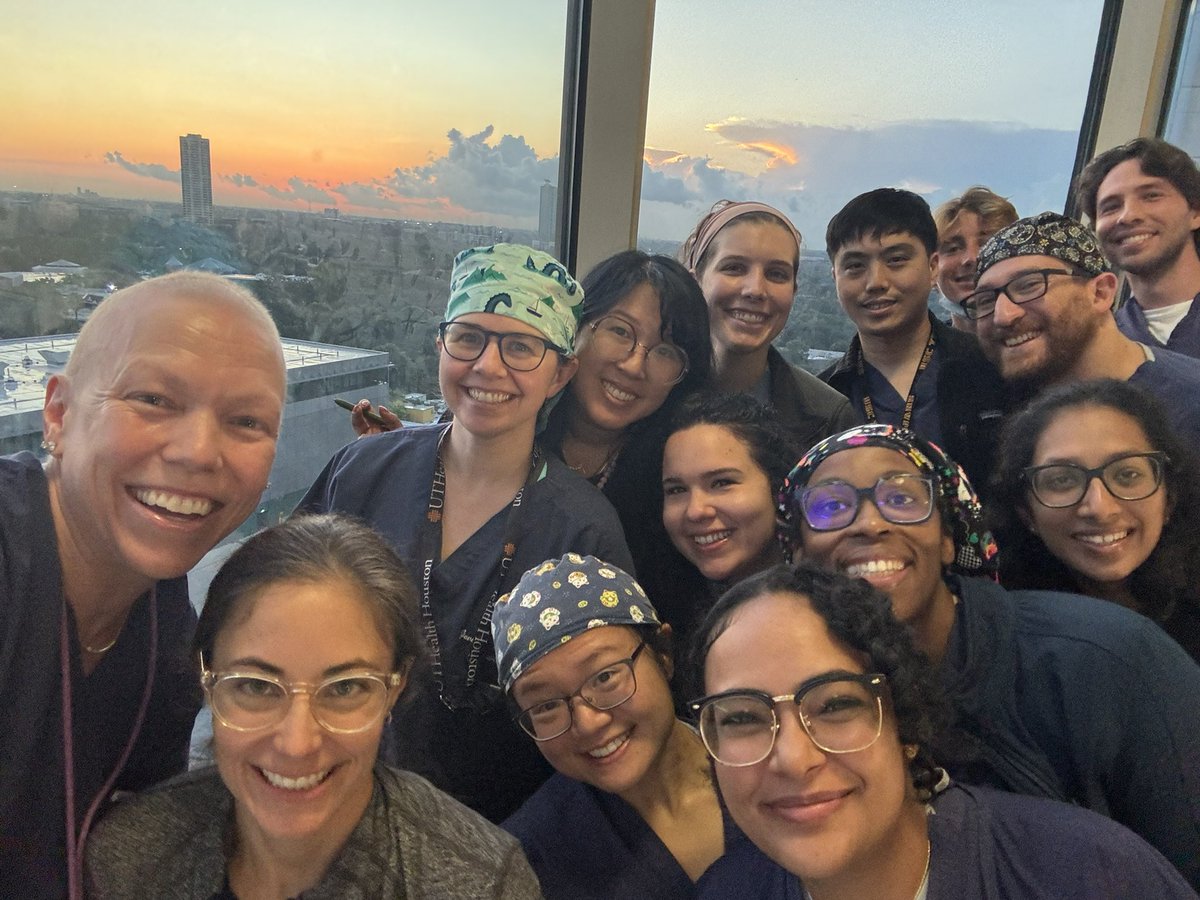 I'm back! First sunrise photo in a while, rounding with this ginormous team! <a href="/UTH_Pedisurg/">UT Pediatric Surgery</a> #pedsurgbestsurg #inmybreastcancerera