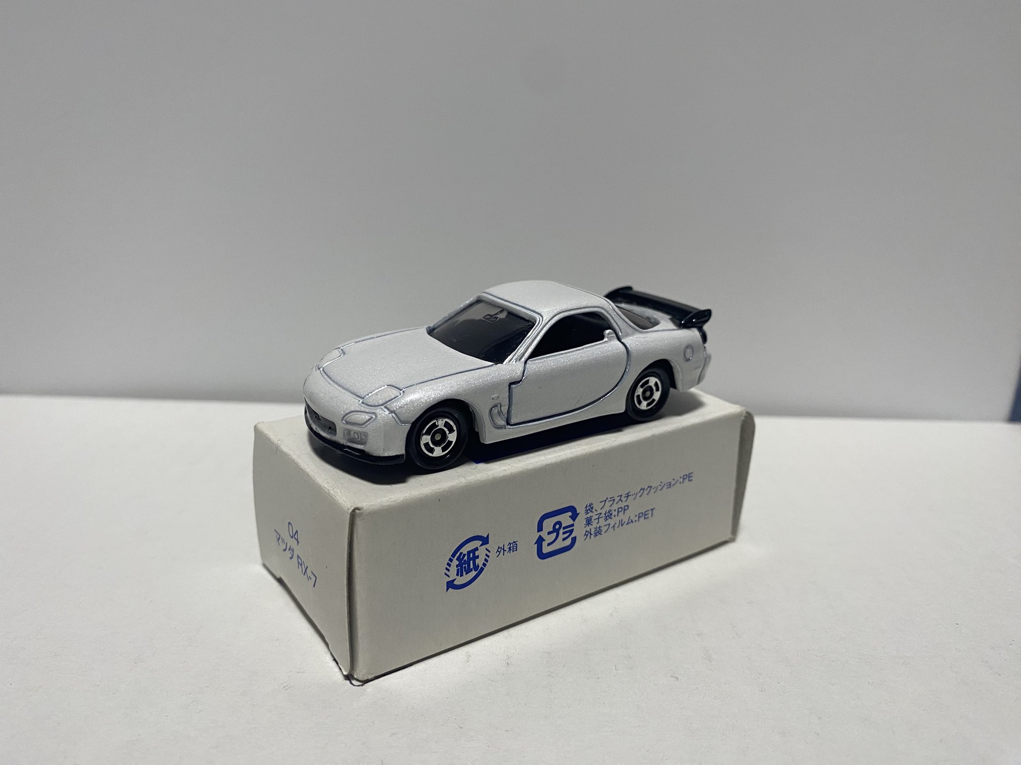 トミカ　おもちゃ缶【第4弾】RX-7 銀ver. Amazon.co.jp: トミカ おもちゃ缶 第4弾 04 RX-7 : おもちゃ