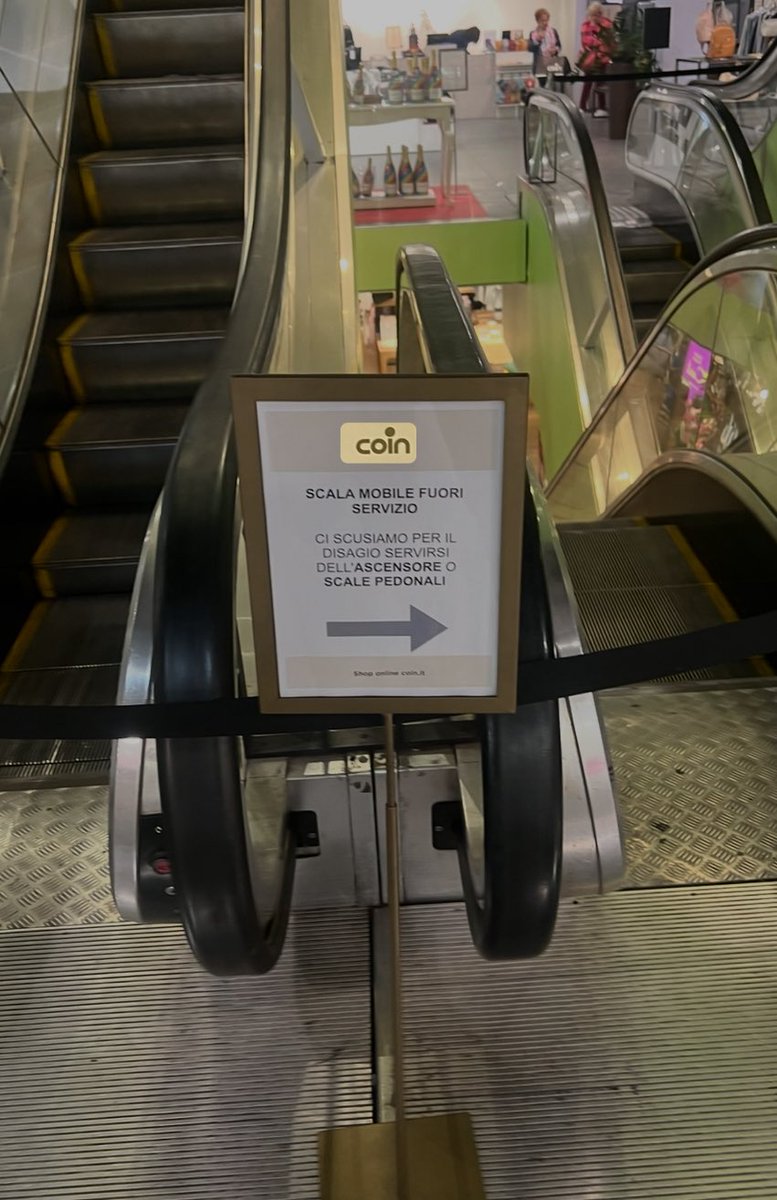 diegodurello's tweet photo. Finirà prima il #pontesullostretto  che la riparazione della scala mobile di @coinstore #padova https://t.co/Koz8zZc8Bp