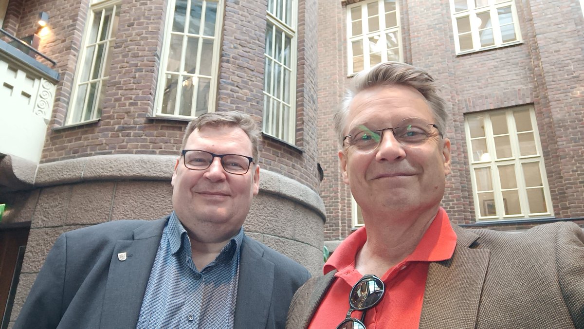 Hyvä aamutreffi ja ajantasaiskatsaus <a href="/LahdenKaupunki/">Lahden kaupunki / City of Lahti</a> kaupunkikehitysjohtaja <a href="/alho_olli/">Olli Alho</a>:n kanssa. Paljon tuntuu olevan asioita hihnalla, voimia ja menestystä niiden kaikkien toteuttamiseen! #Kuntaliitto #ontheroad.
