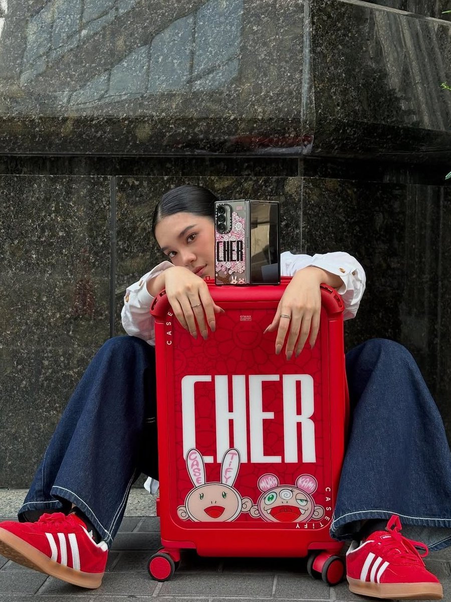 หนูทิ้ง type c ไปแล้วค่ะ เพราะต่อไปนี้พี่คือ type ของหนู โฮรรรร ชีสวยเท่มากเลยหละ เอางี้นะ คือนี่ยืนยัน นอนยันรอบที่ล้านว่าชีพิเฌอเหมาะกับงานแบรนด์อะไรแบบนี้มากกก ฮืออ คุณลูกค้าเข้าได้อีกเรื่อยๆเลยนะคะ !!!

#CherprangAreekul 🧳❤️
#MURAKAMIxCASETiFY
#takashimurakami #CASETIFY