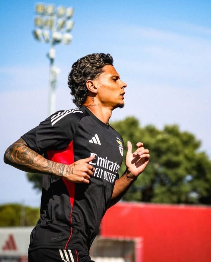 É motivo de orgulho o Benfica vender o Darwin por quase 100M para o Liverpool?
Ou prejudica mais do que ajuda financeiramente?
#Benfica 🦅