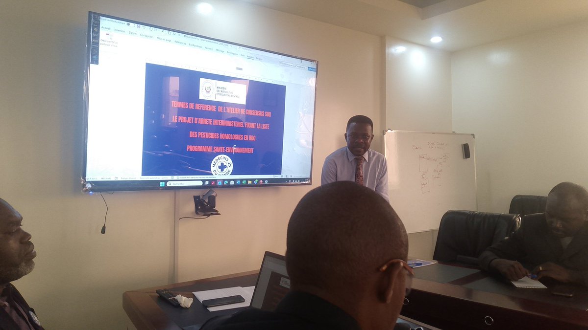 Atelier de consensus à Kinshasa  
Médecins du Monde, avec les experts des ministères et juristes, travaille sur le projet d’arrêté ministériel fixant la liste des pesticides homologués en RDC. 
#RDC #Pesticides #santé  #Agroécologie #PROSMACE
<a href="/afpfr/">Agence France-Presse</a> <a href="/pat1lusala/">Patrick Lusala</a> <a href="/minagri_rdc/">Ministère de l'Agriculture et Sécurité Alimentaire</a>